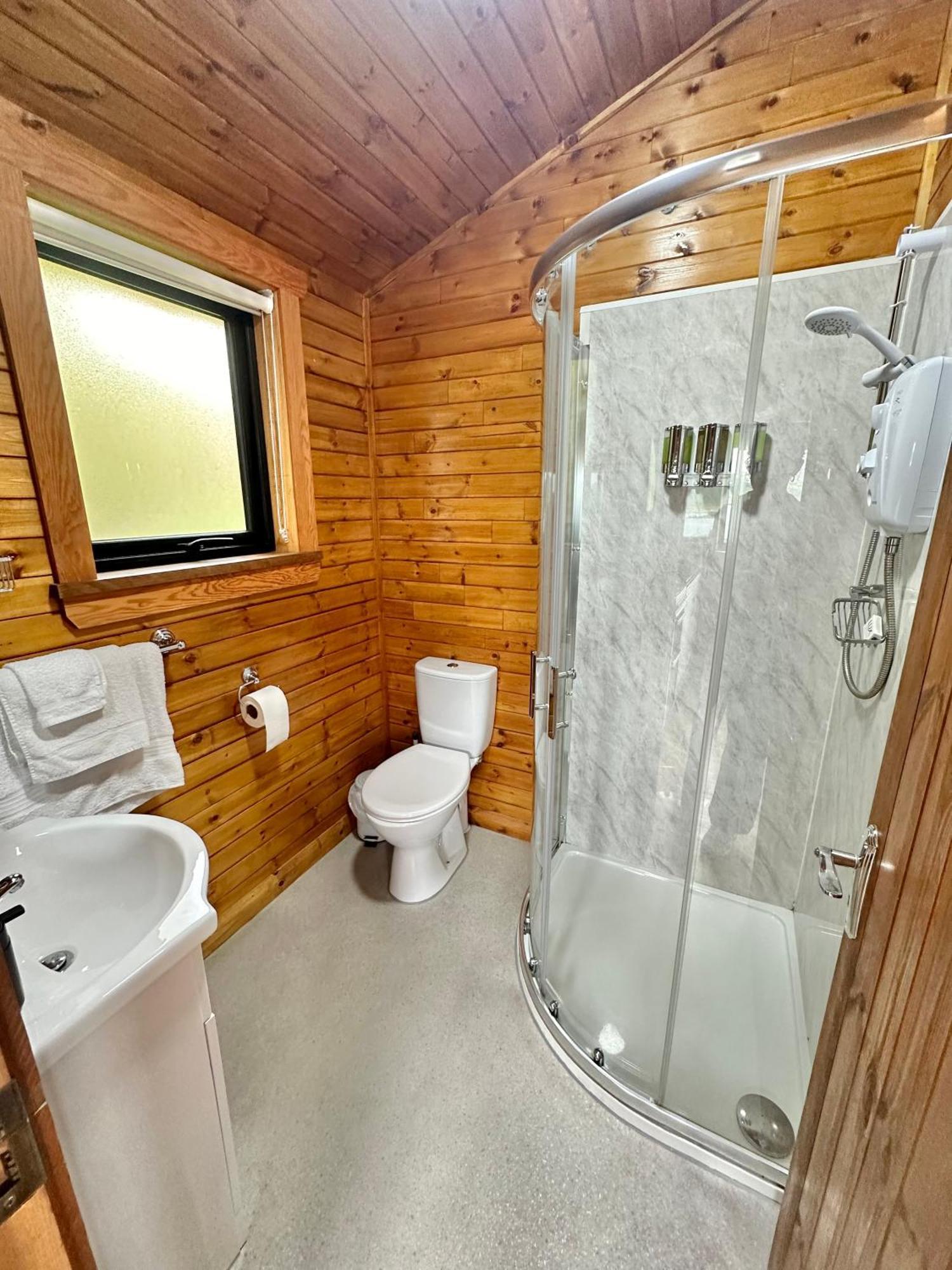 Cosy Portmor Log Cabin- Sea Views, Deck & Relaxation Malin Head Екстериор снимка