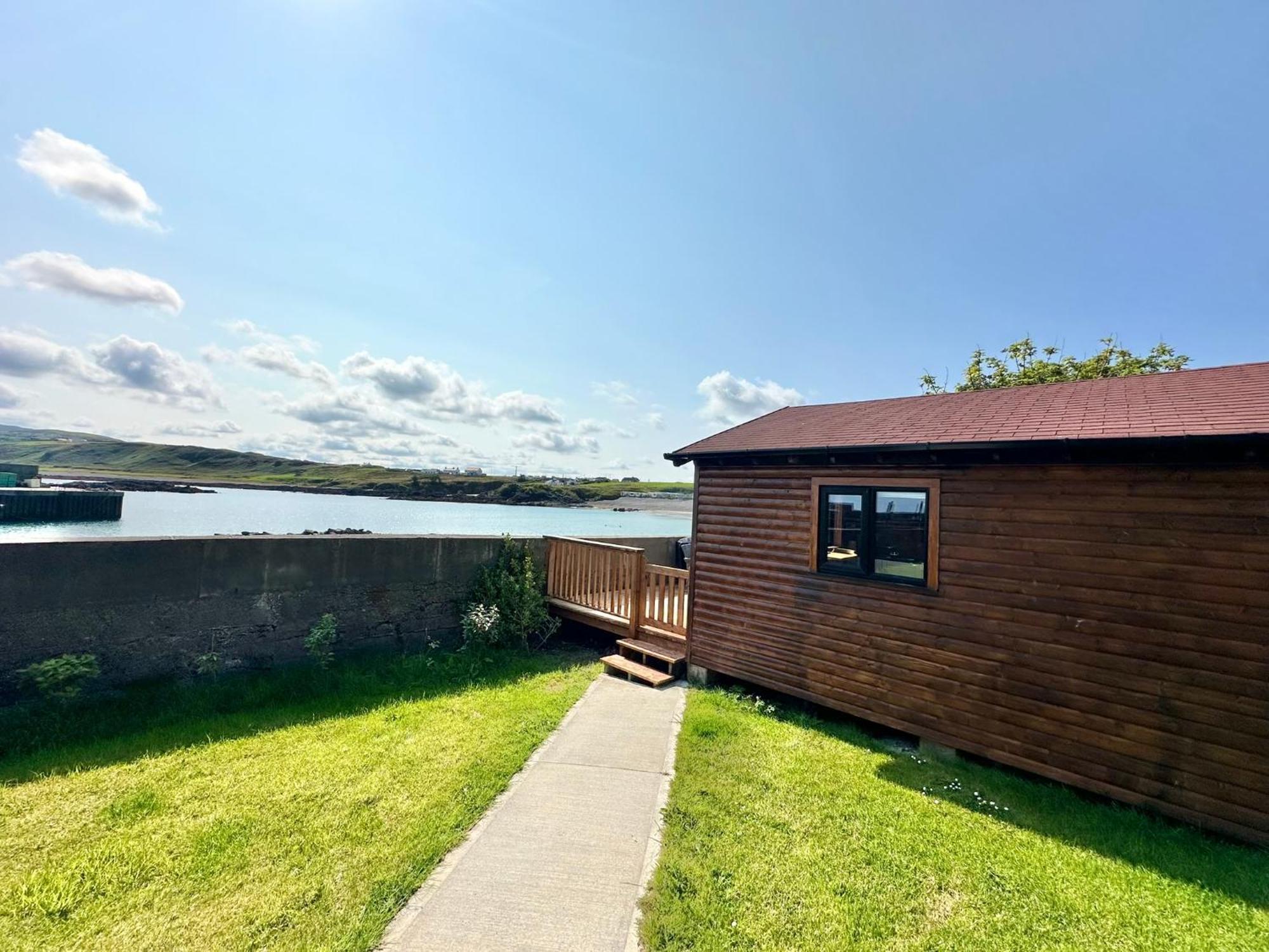 Cosy Portmor Log Cabin- Sea Views, Deck & Relaxation Malin Head Екстериор снимка